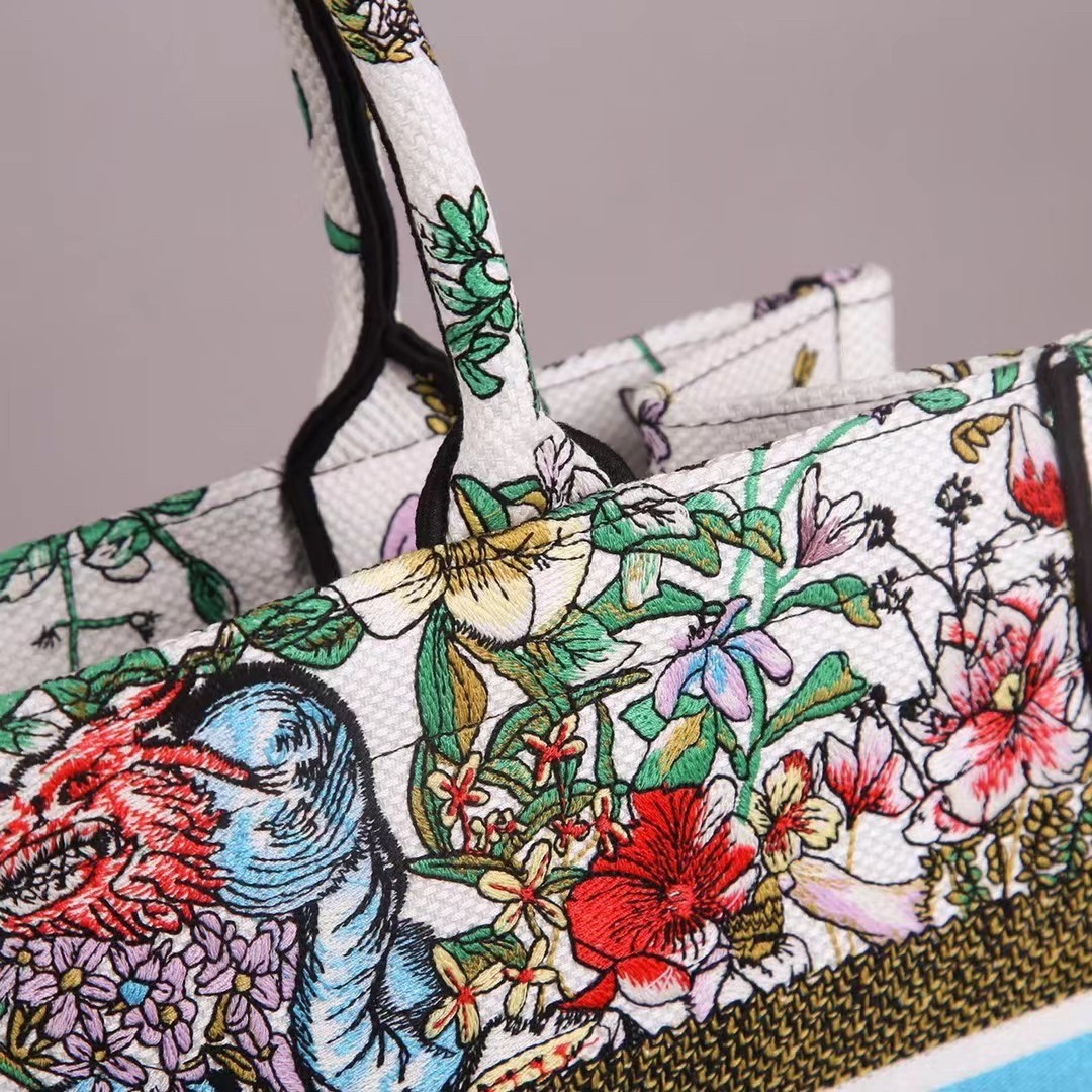 D*or medium book tote in latte d-constellation embroidery