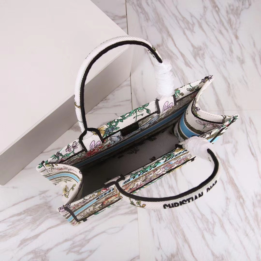 D*or medium book tote in latte d-constellation embroidery