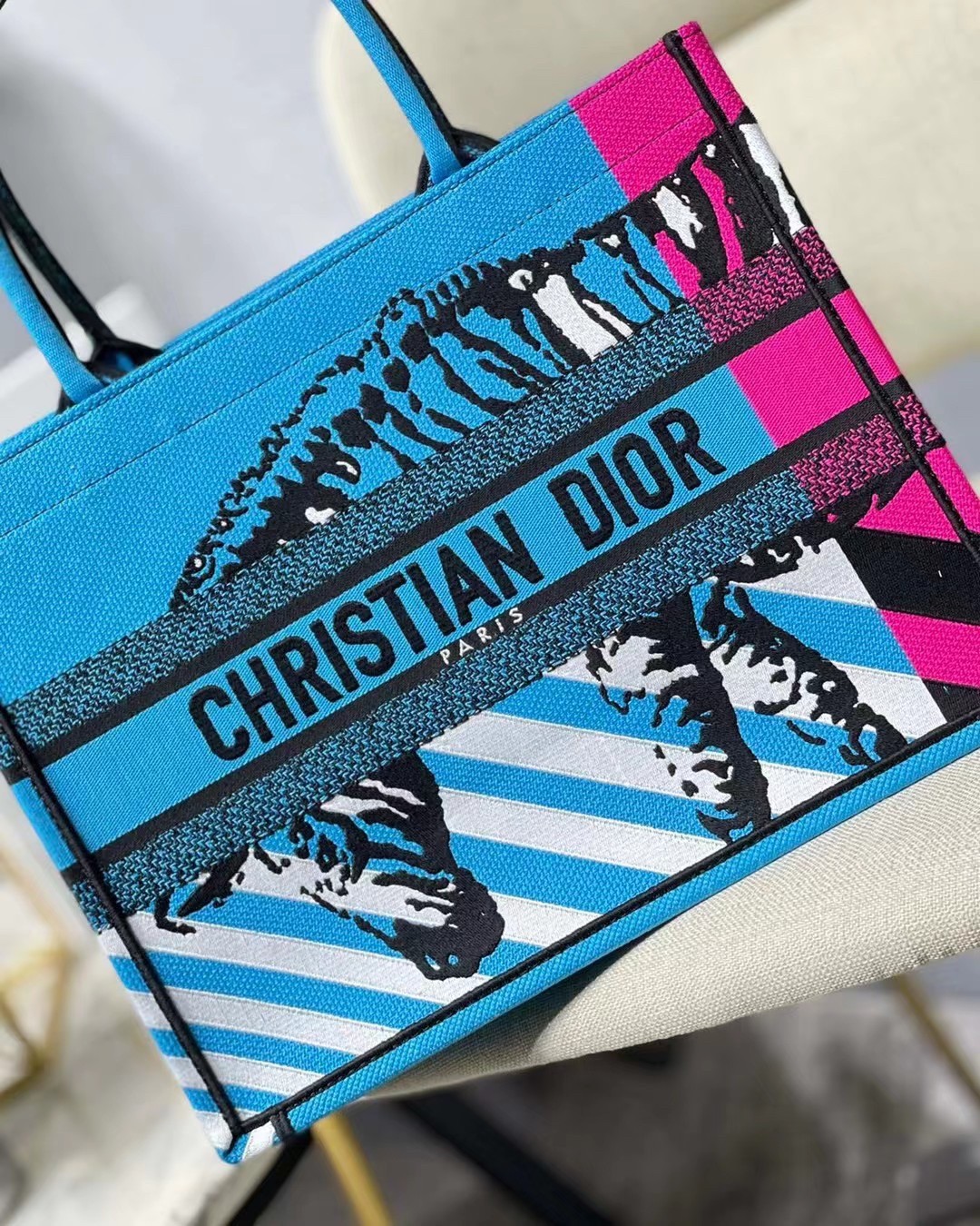 D*or medium book tote bag in blue d-jungle pop embroidery