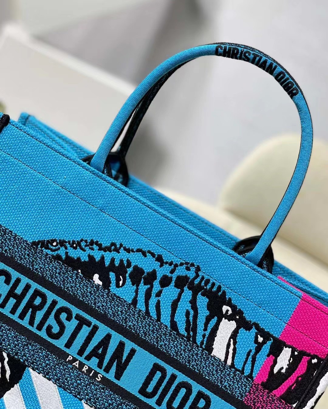 D*or medium book tote bag in blue d-jungle pop embroidery