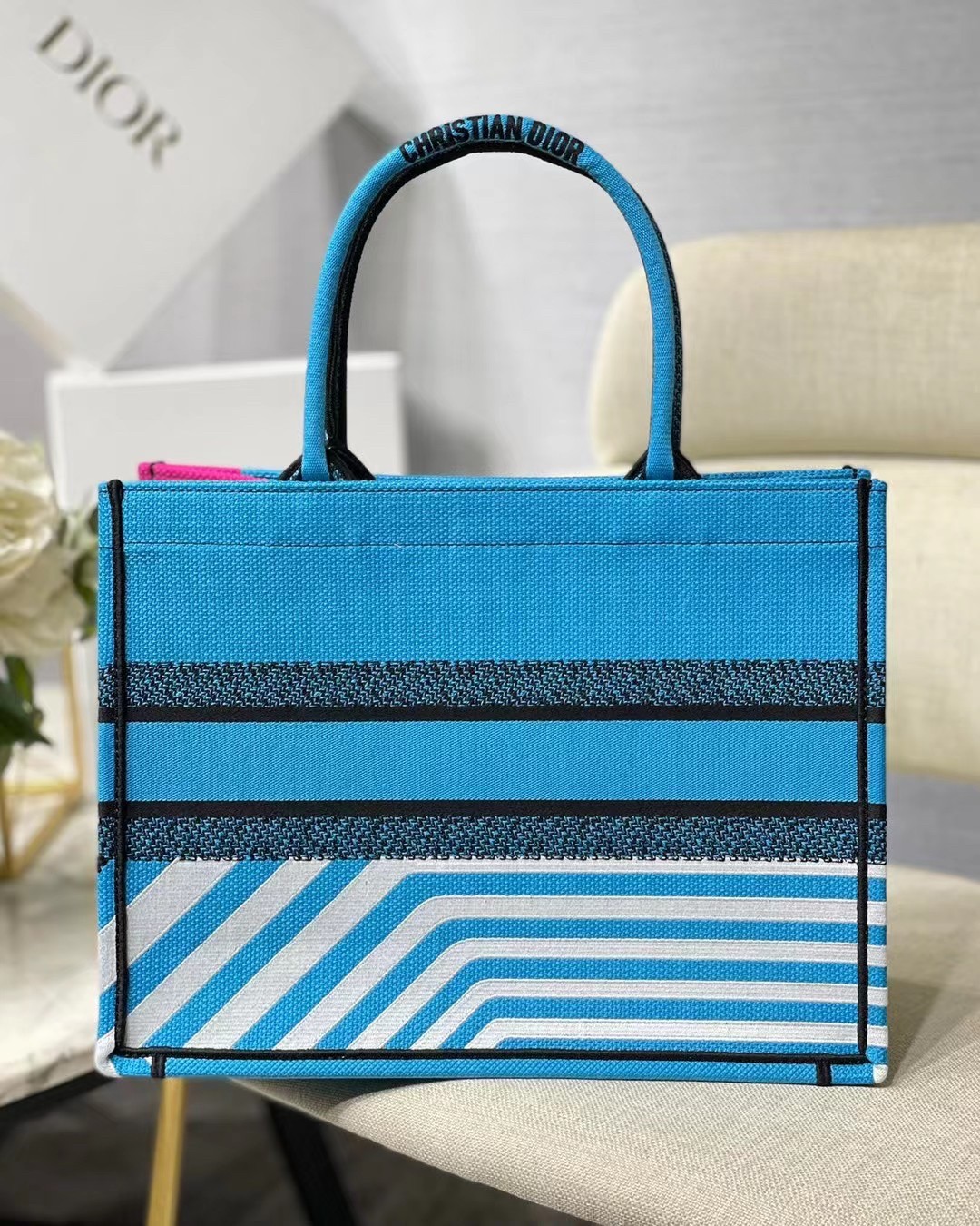 D*or medium book tote bag in blue d-jungle pop embroidery