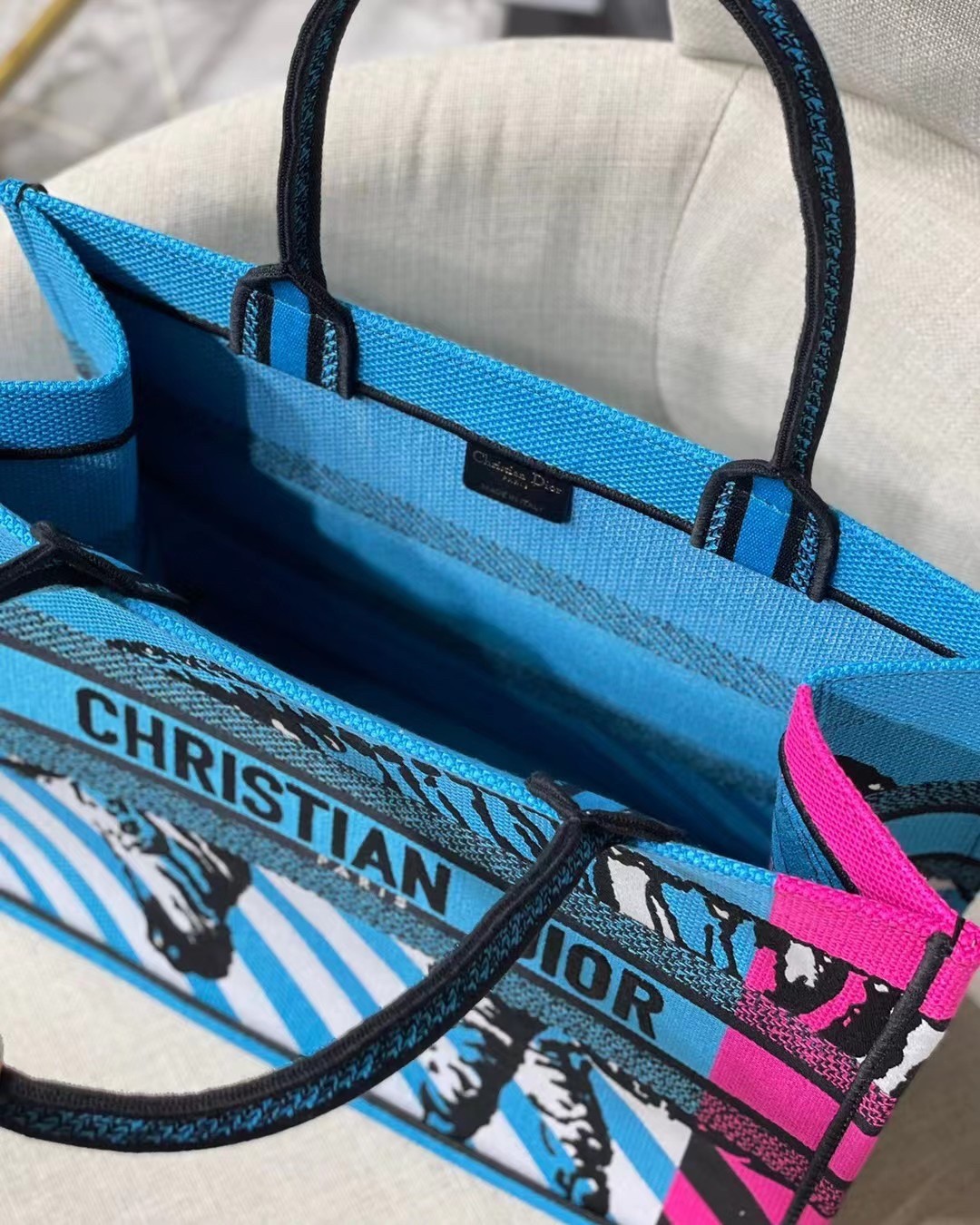D*or medium book tote bag in blue d-jungle pop embroidery
