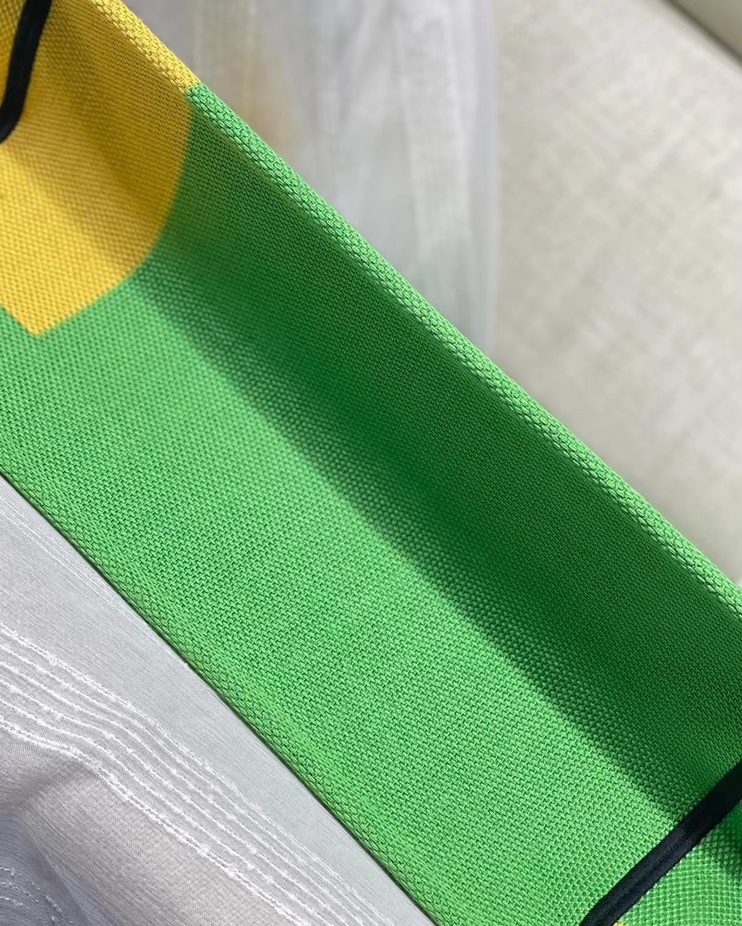 D*or medium book tote bag in green d-jungle pop embroidery