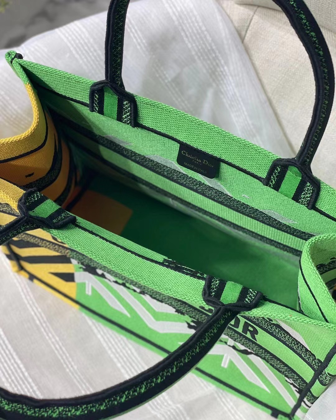 D*or medium book tote bag in green d-jungle pop embroidery