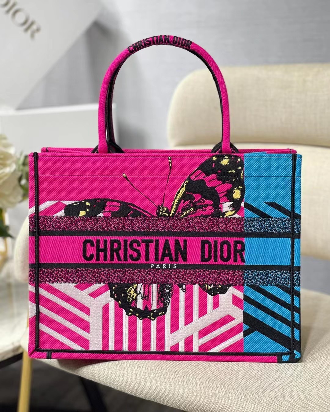 D*or medium book tote bag in pink d-jungle pop embroidery