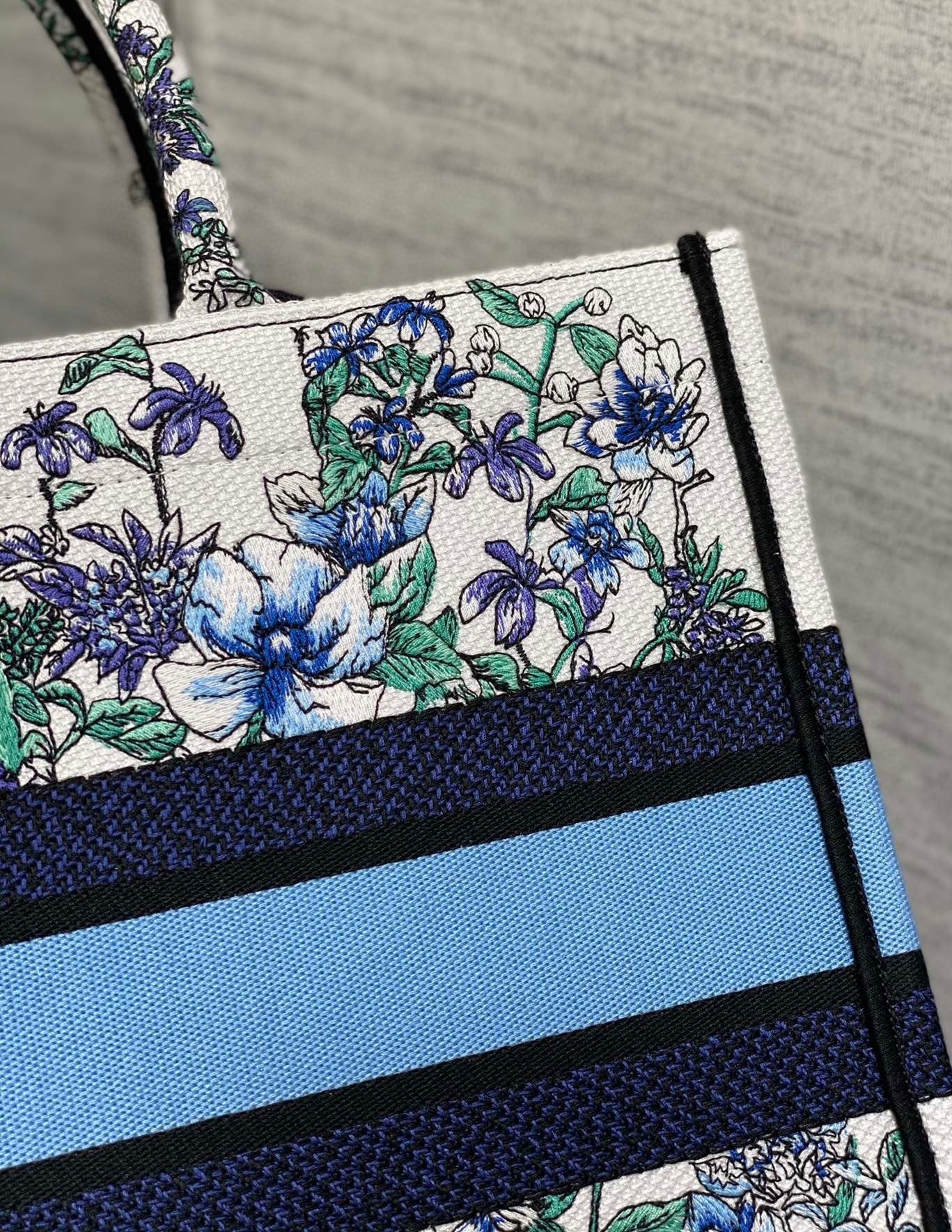 D*or medium book tote bag in multicolor flowers constellation embroidery