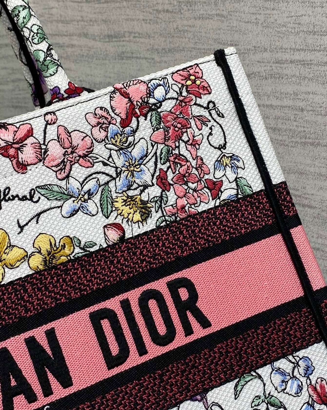 D*or medium book tote bag in white multicolor florilegio embroidery