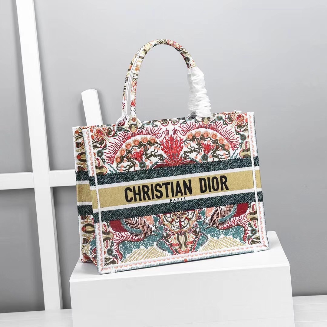D*or small book tote in heart lights D*or embroidery