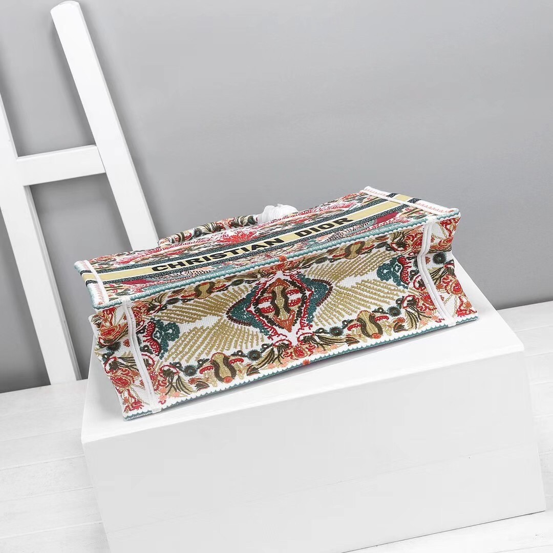 D*or small book tote in heart lights D*or embroidery