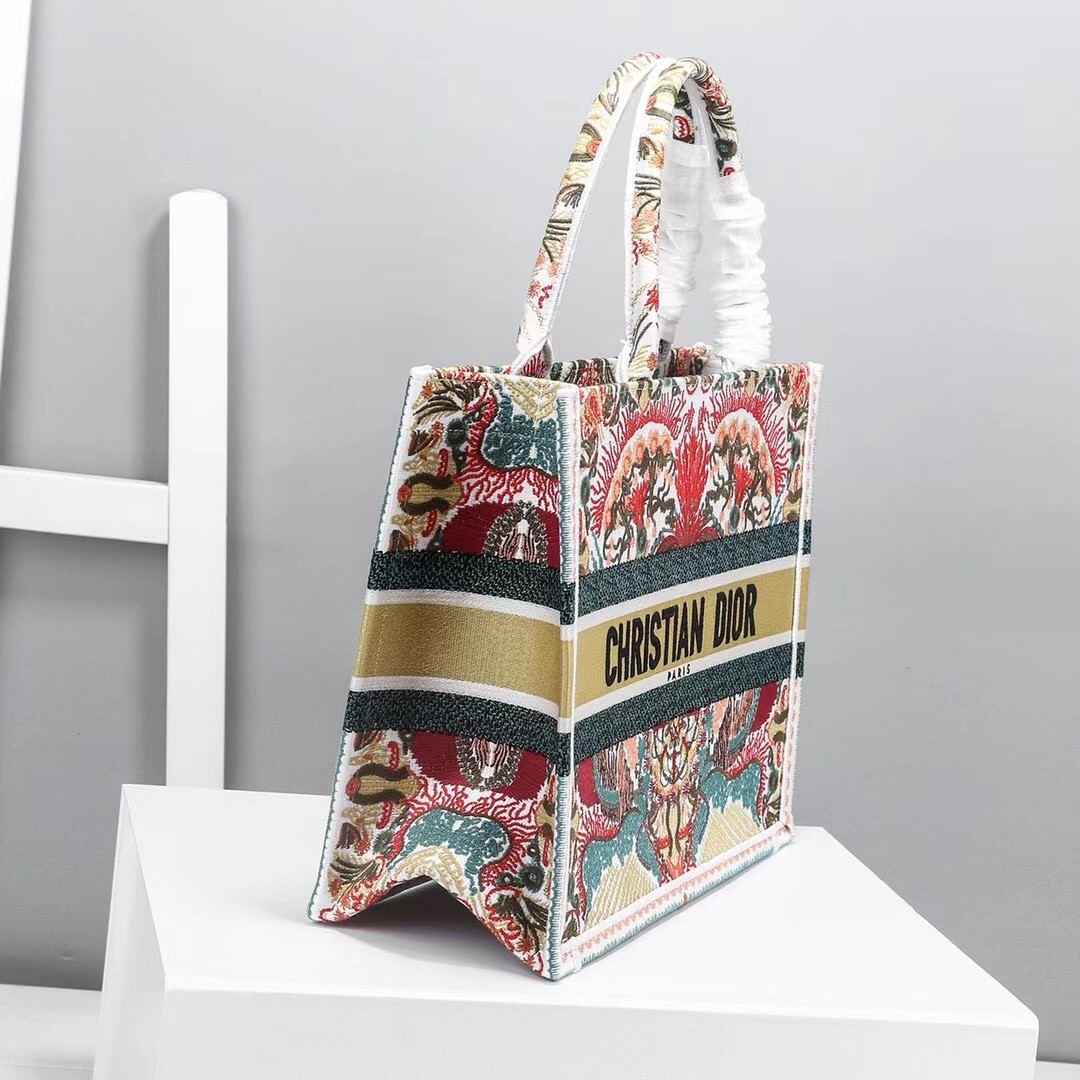 D*or small book tote in heart lights D*or embroidery