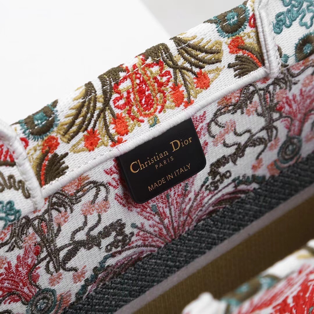 D*or small book tote in heart lights D*or embroidery
