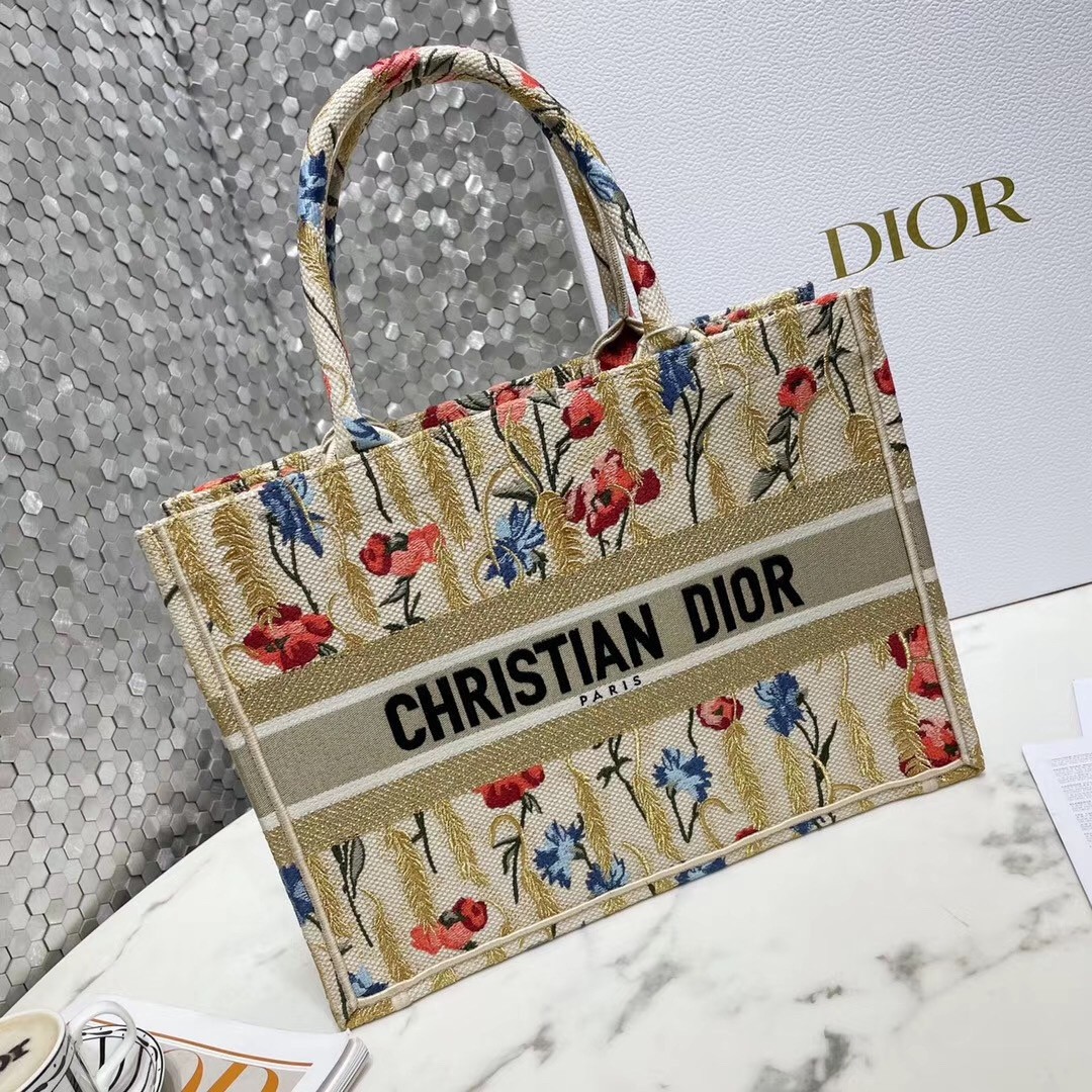 D*or small book tote in hibiscus metallic thread embroidery