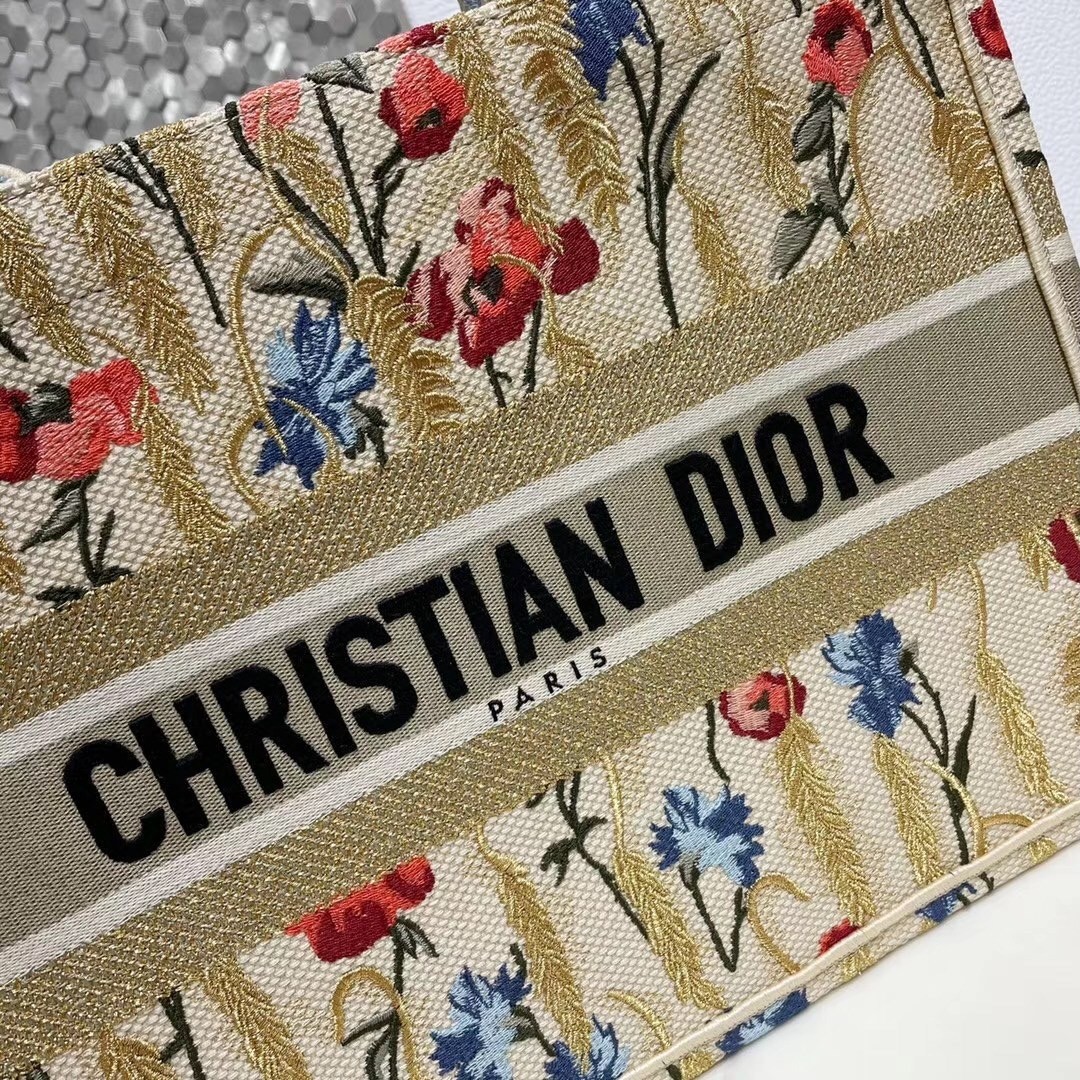 D*or small book tote in hibiscus metallic thread embroidery