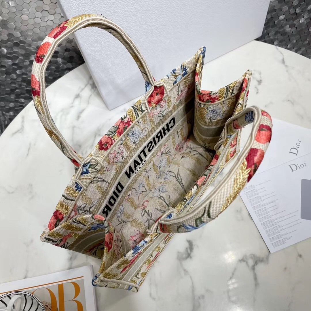D*or small book tote in hibiscus metallic thread embroidery