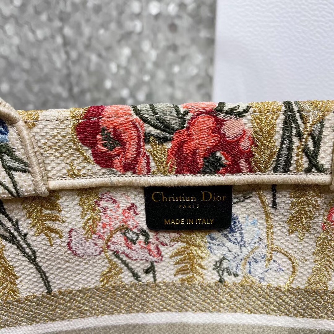 D*or small book tote in hibiscus metallic thread embroidery