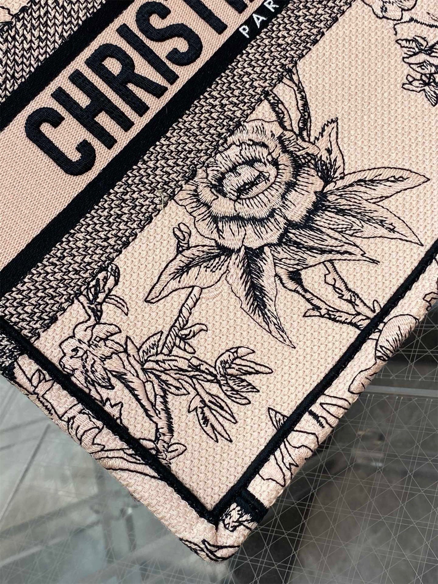 D*or medium book tote bag in powder pink jardin botanique embroidery
