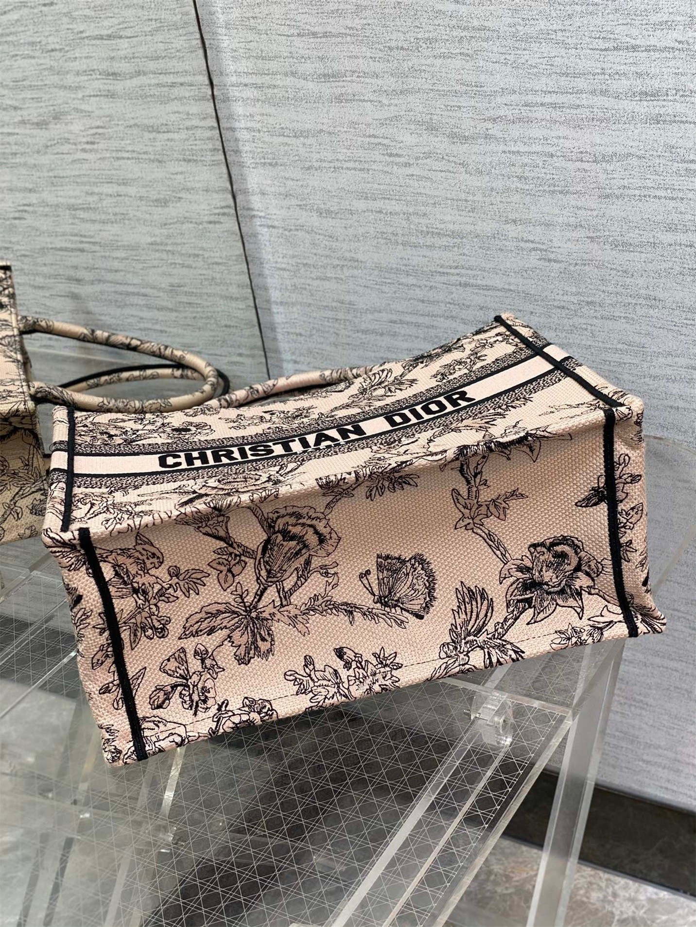 D*or medium book tote bag in powder pink jardin botanique embroidery