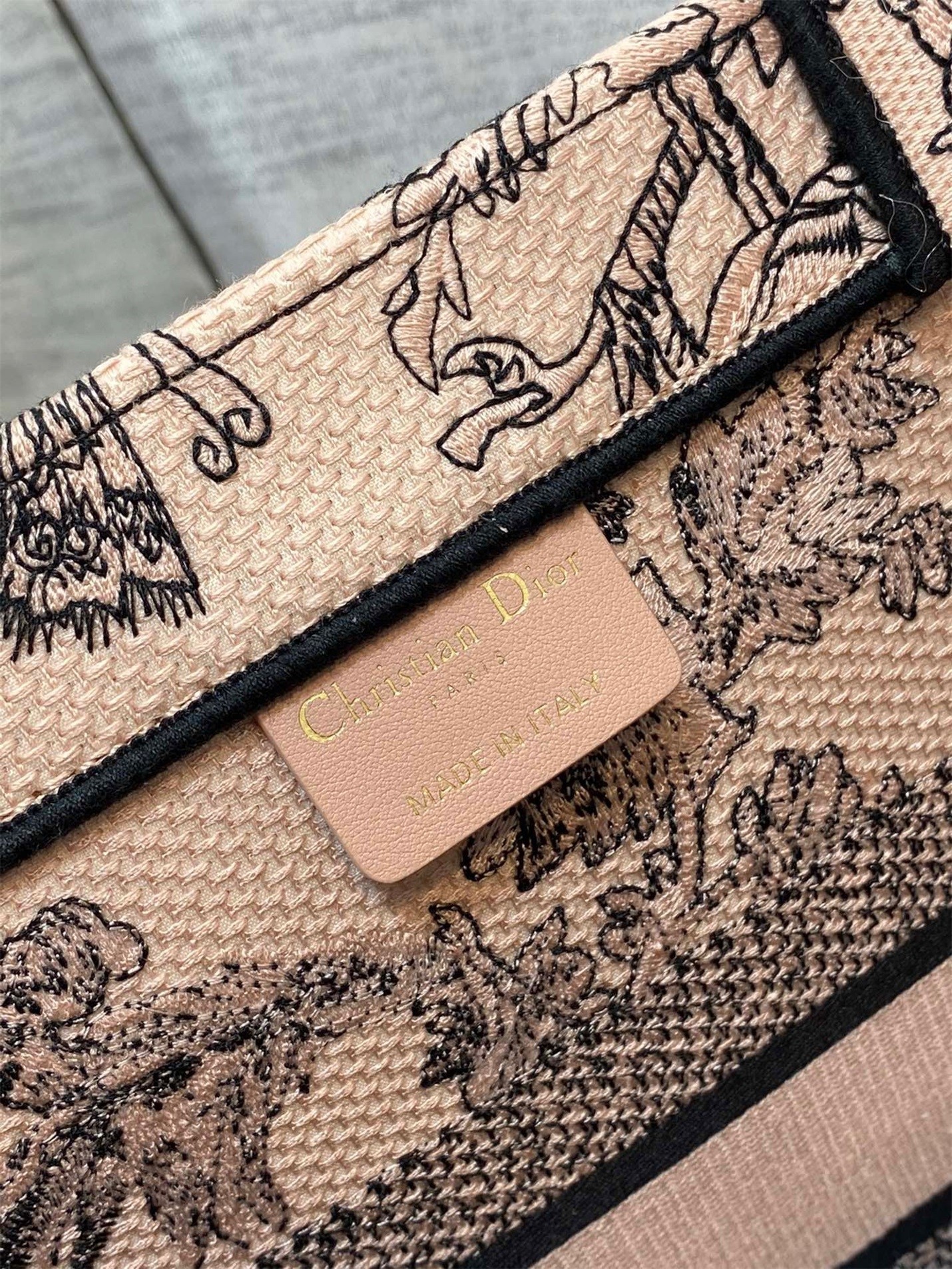 D*or medium book tote bag in powder pink jardin botanique embroidery
