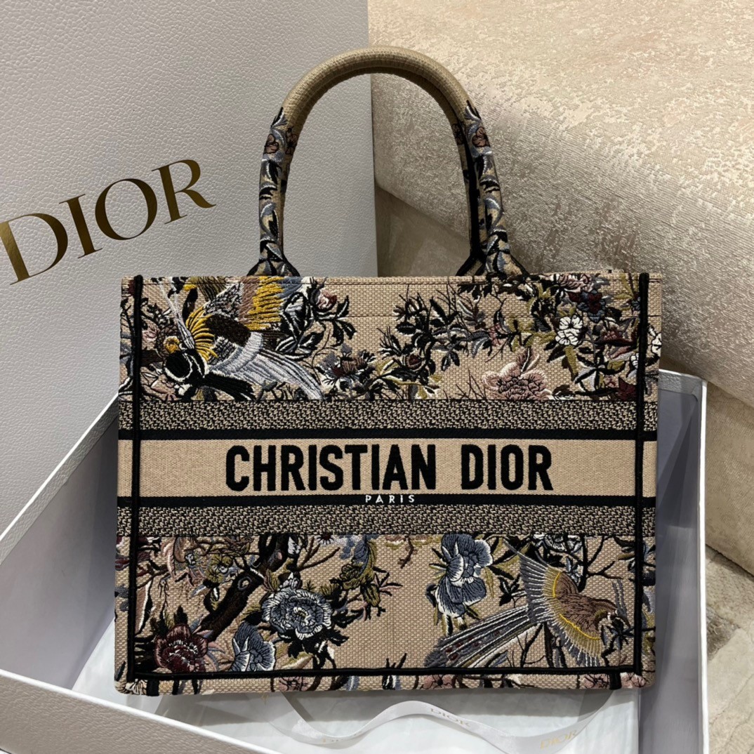 D*or medium book tote bag in beige jardin d