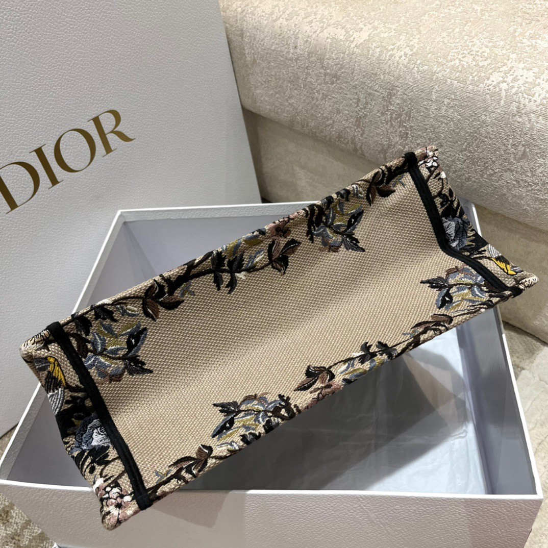 D*or medium book tote bag in beige jardin d