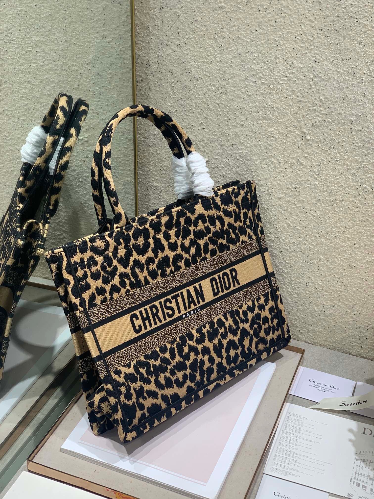 D*or medium book tote in beige multicolor mizza embroidery