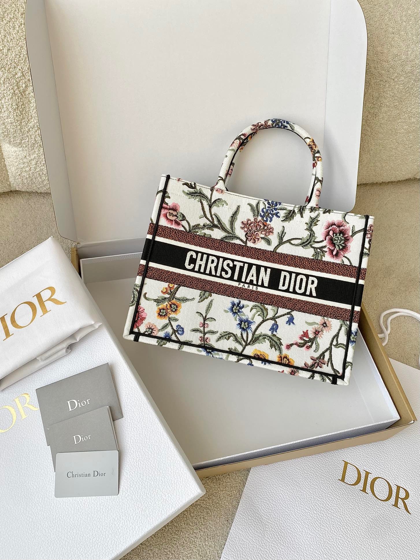 D*or medium book tote bag in white D*or petites fleurs embroidery