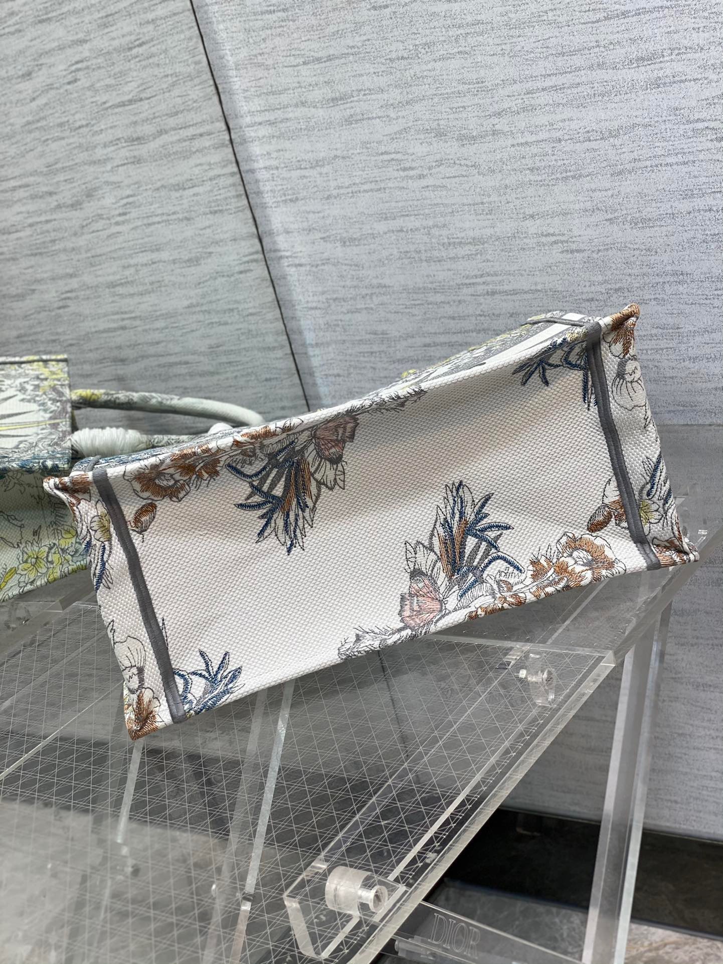 D*or medium D*or book tote in white multicolor rêve d