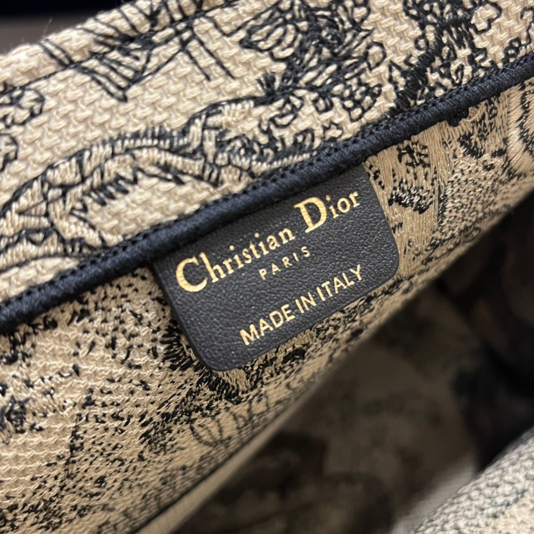D*or medium book tote bag in brown toile de jouy embroidery