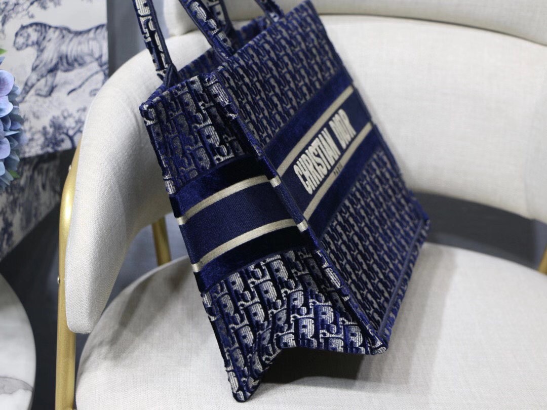 D*or small book tote bag in blue oblique embroidered velvet