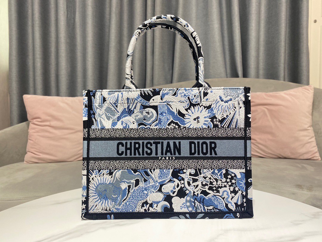 D*or medium book tote in blue zodiac fantastico embroidery