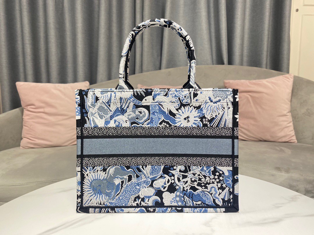 D*or medium book tote in blue zodiac fantastico embroidery