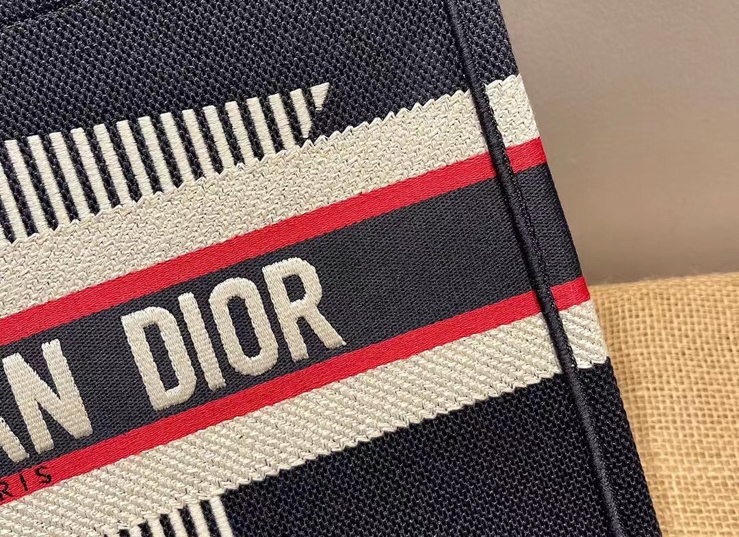 D*or D*oralps book tote in blue three-tone embroidery