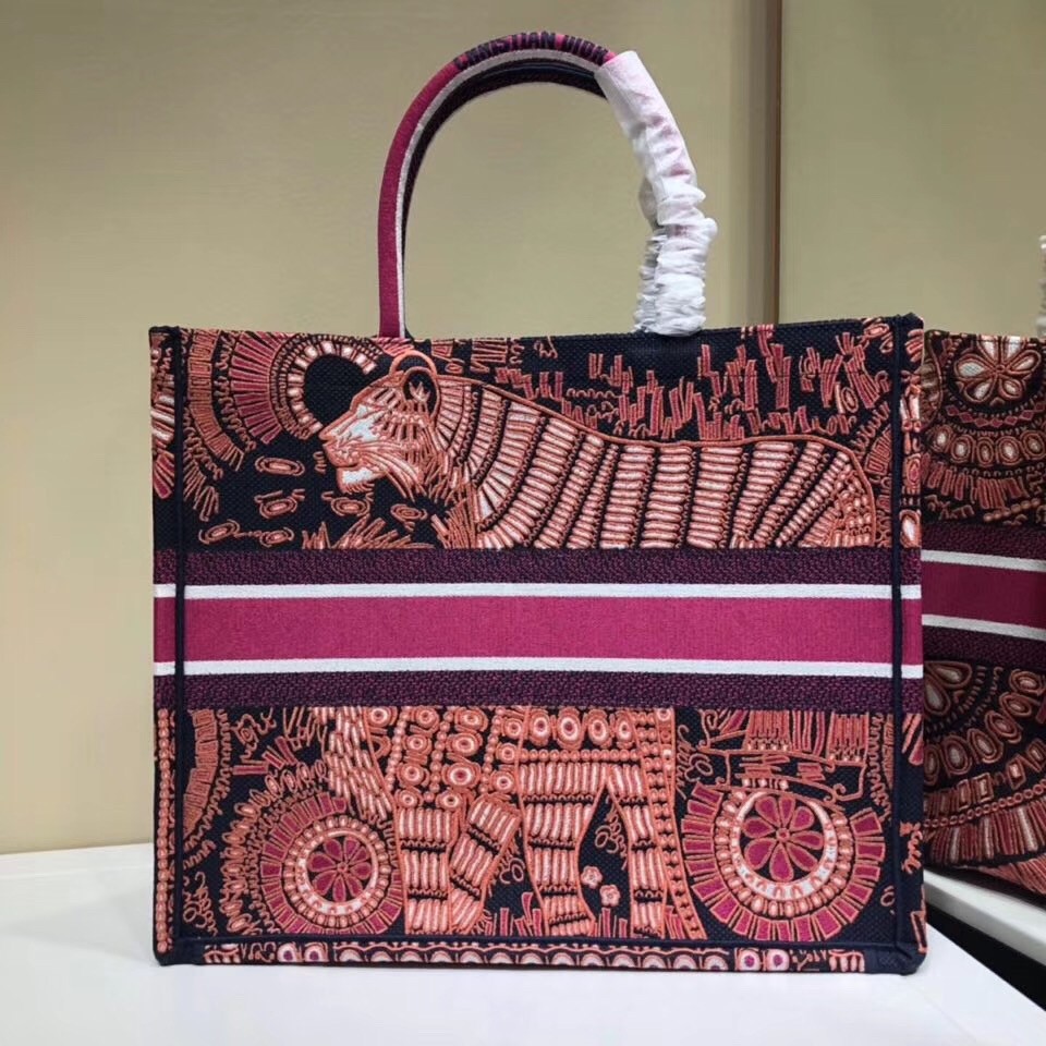 D*or book tote bag in fuchsia animals embroidered canvas