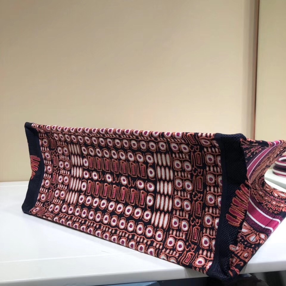 D*or book tote bag in fuchsia animals embroidered canvas