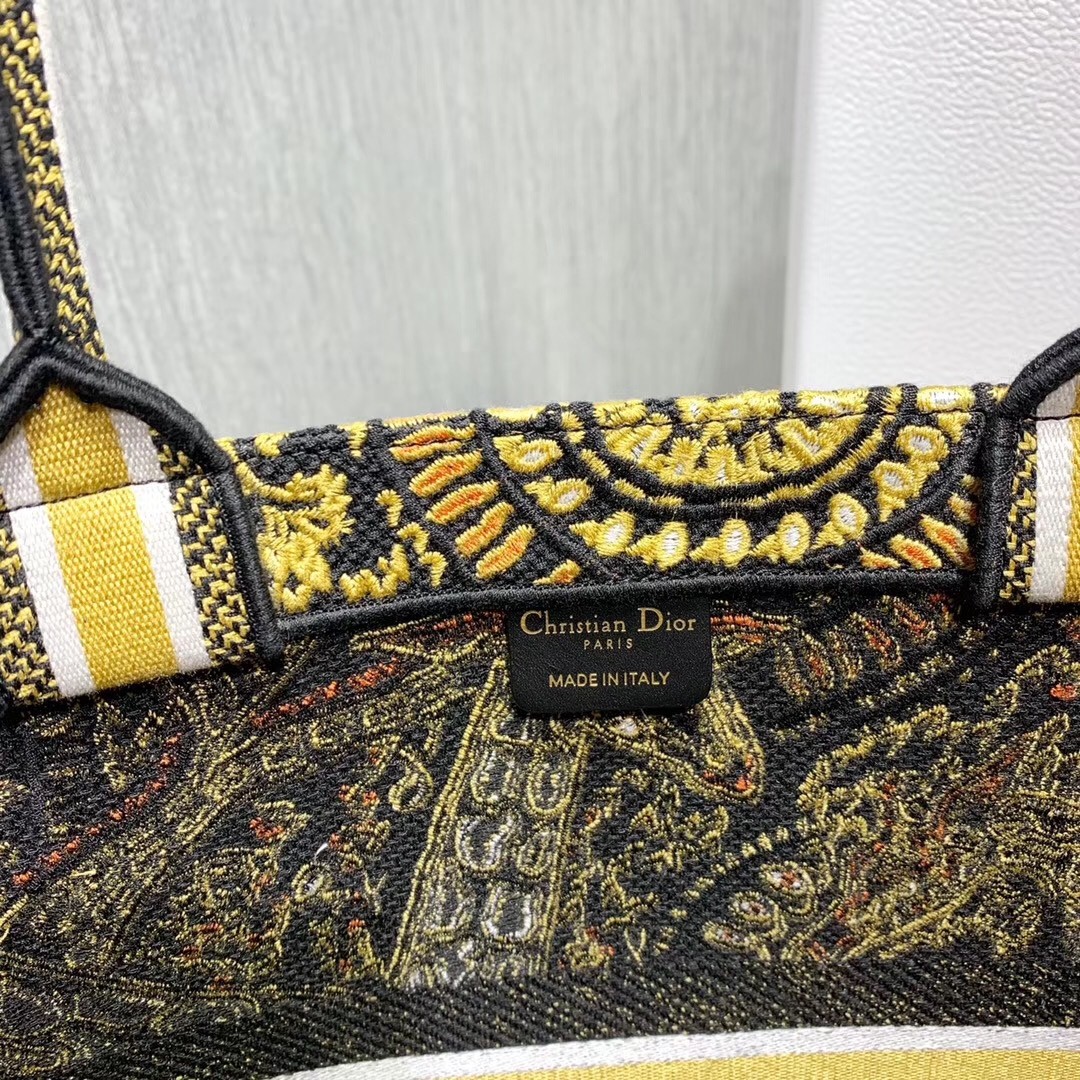 D*or book tote bag in yellow animals embroidered canvas