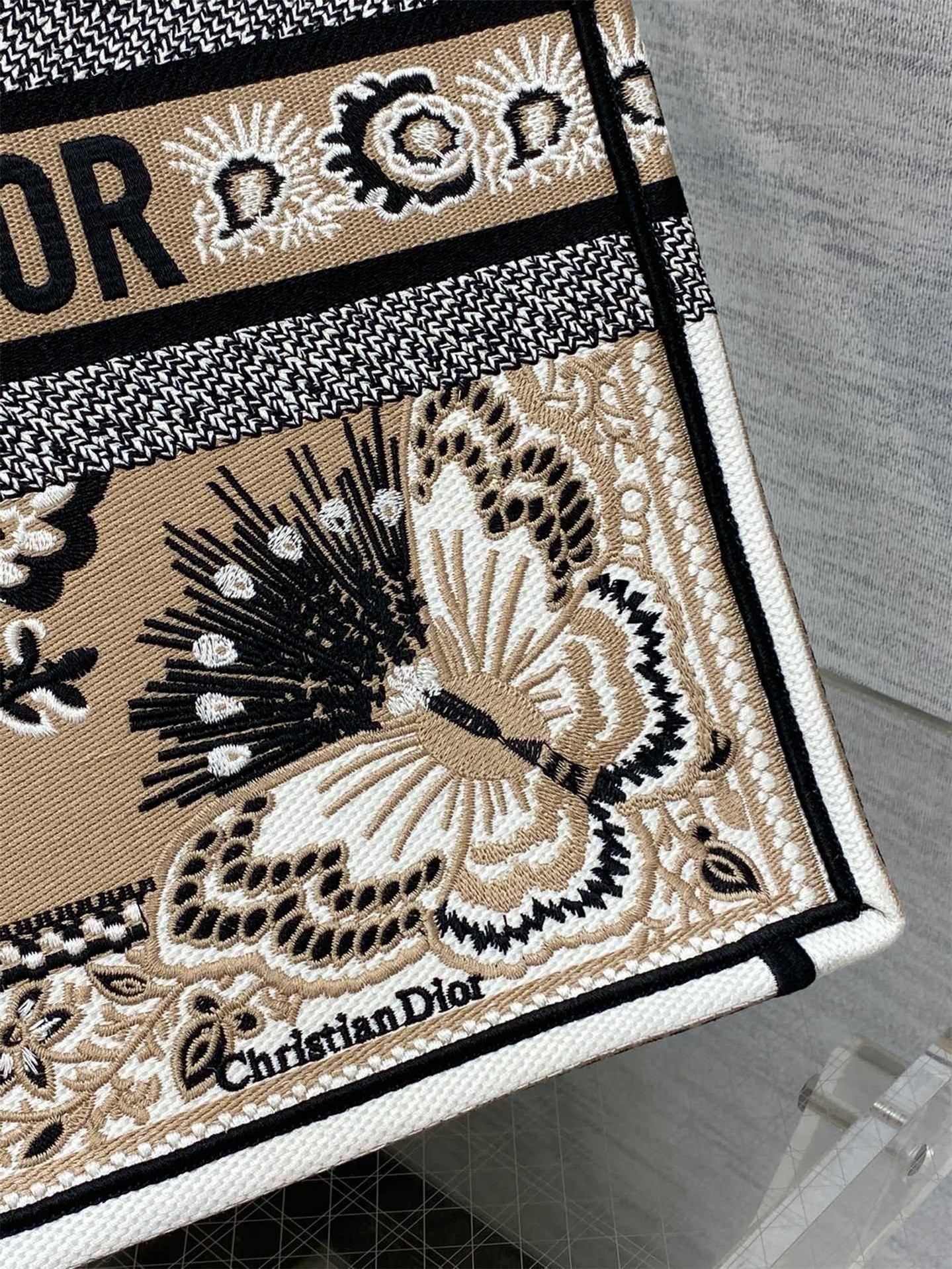 D*or large book tote bag in beige butterfly bandana embroidery