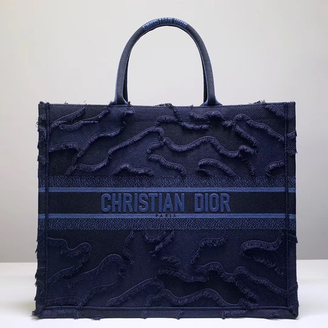 D*or book tote bag in blue camouflage embroidered canvas