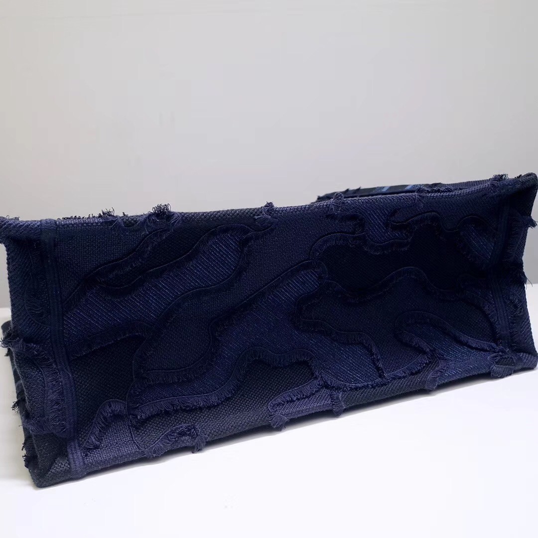 D*or book tote bag in blue camouflage embroidered canvas