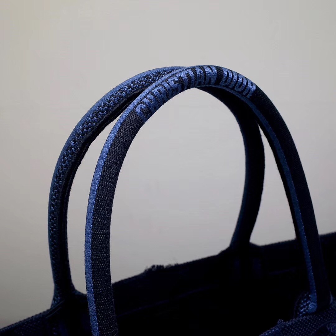 D*or book tote bag in blue camouflage embroidered canvas