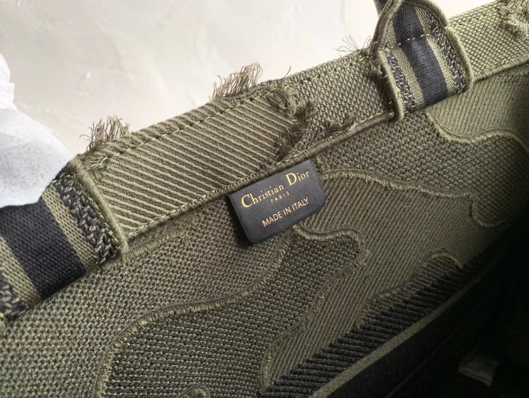 D*or book tote bag in green camouflage embroidered canvas