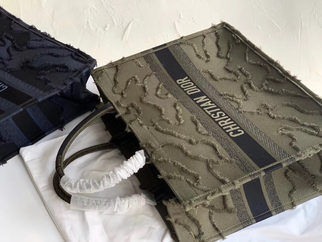 D*or book tote bag in green camouflage embroidered canvas
