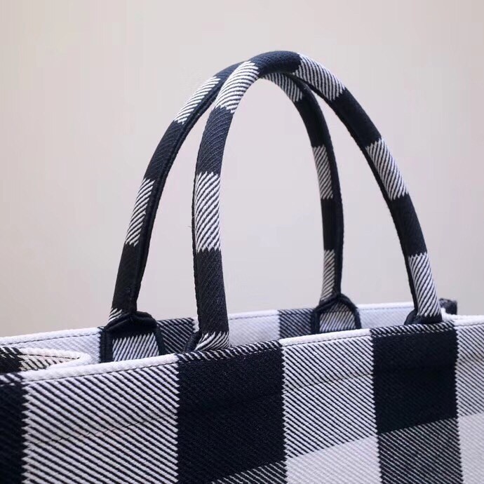 D*or book tote bag in white/black check embroidered canvas