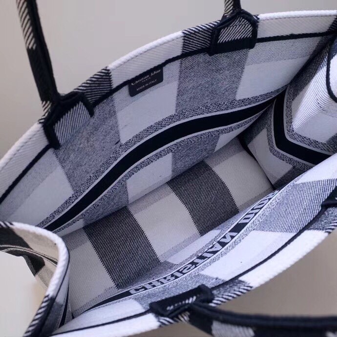 D*or book tote bag in white/black check embroidered canvas