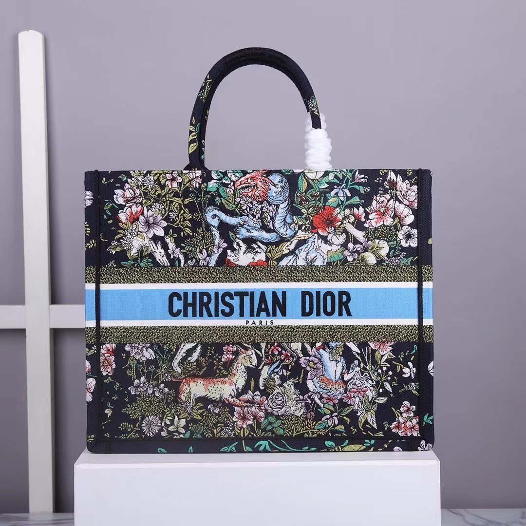 D*or large book tote in blue d-constellation embroidery
