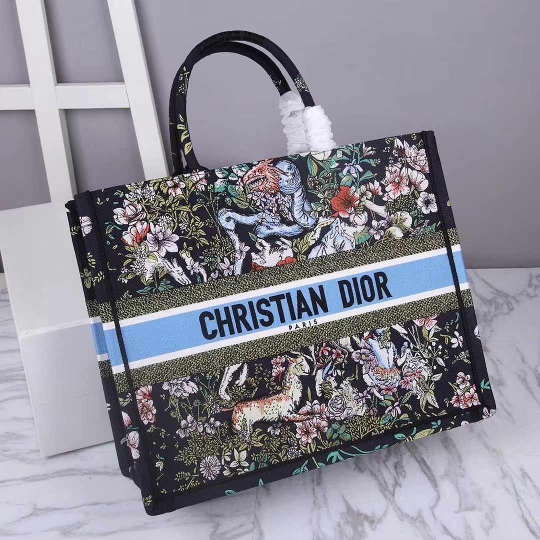 D*or large book tote in blue d-constellation embroidery