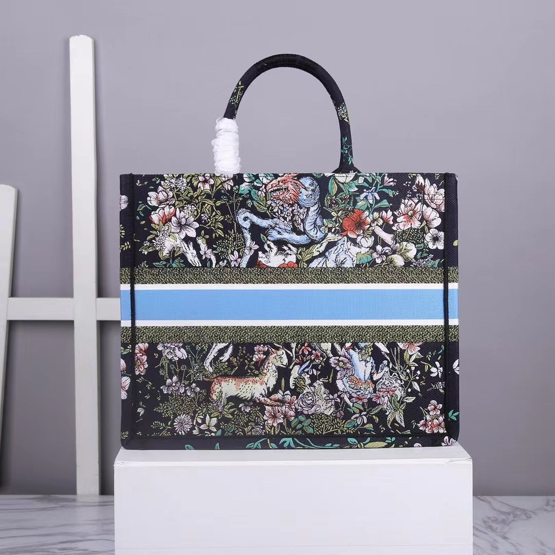 D*or large book tote in blue d-constellation embroidery
