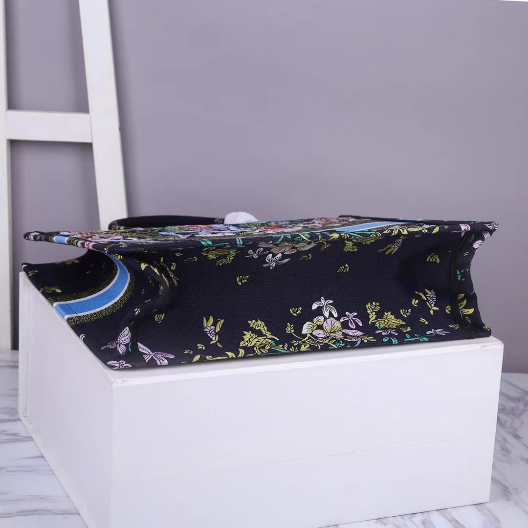 D*or large book tote in blue d-constellation embroidery