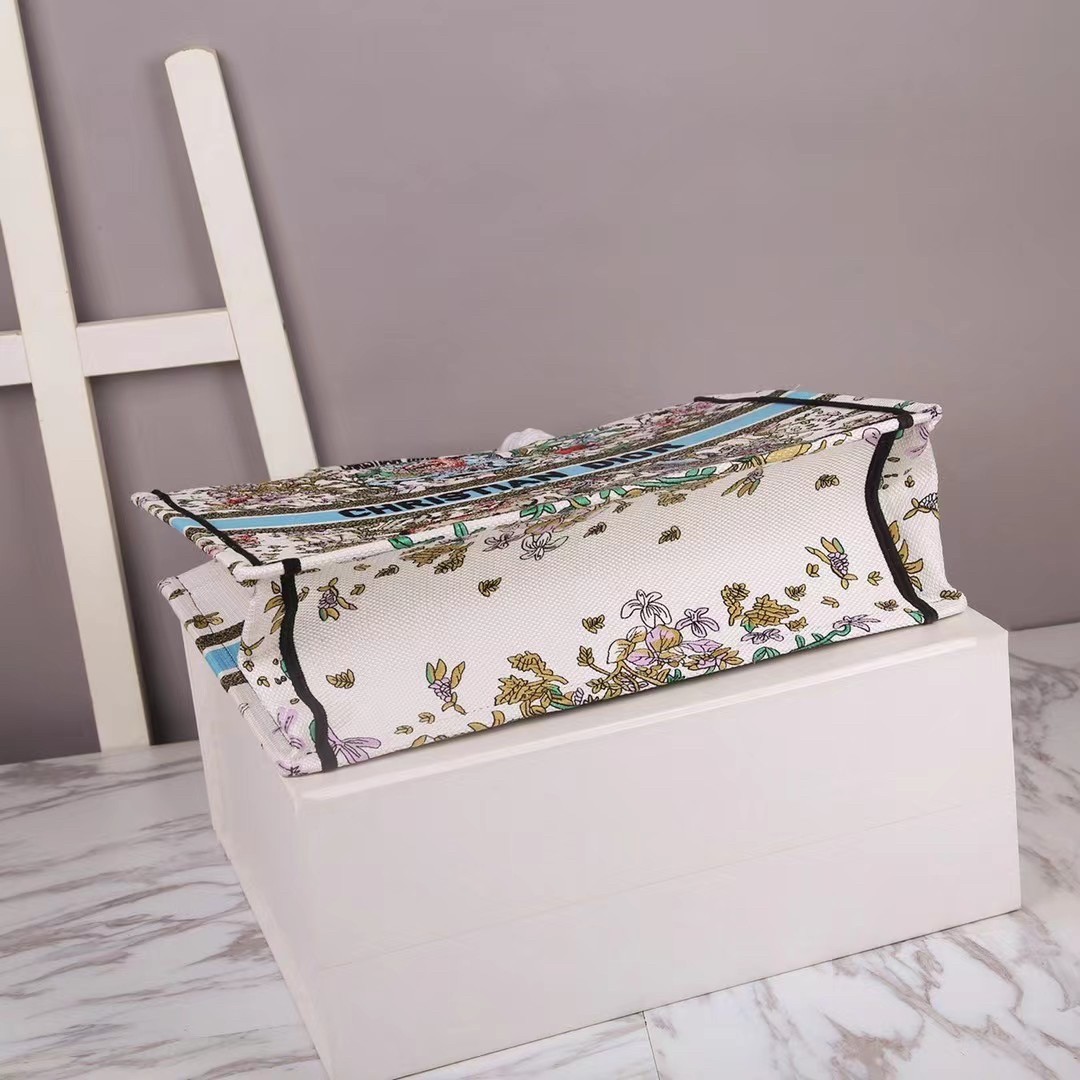D*or large book tote in latte d-constellation embroidery