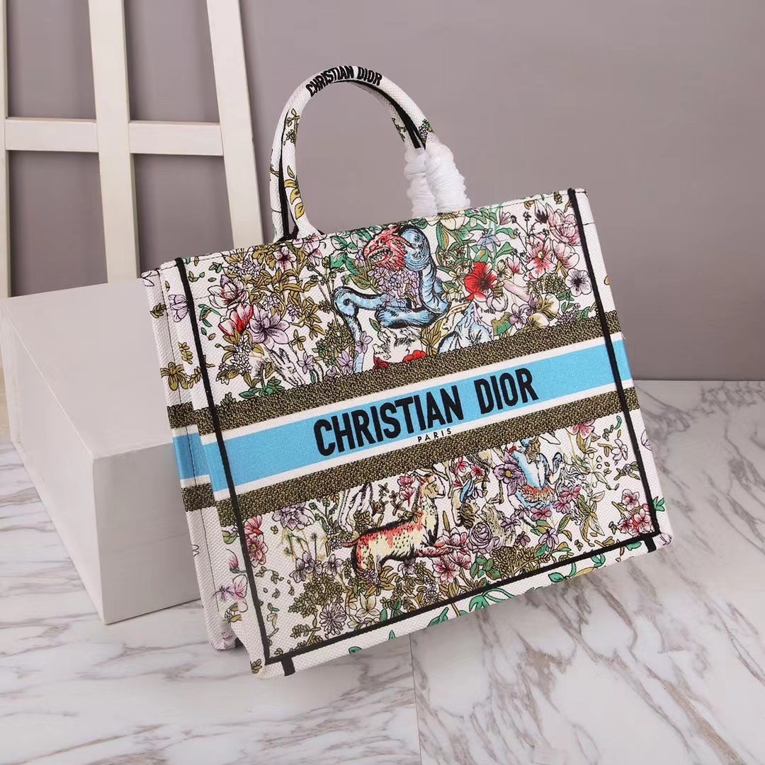 D*or large book tote in latte d-constellation embroidery