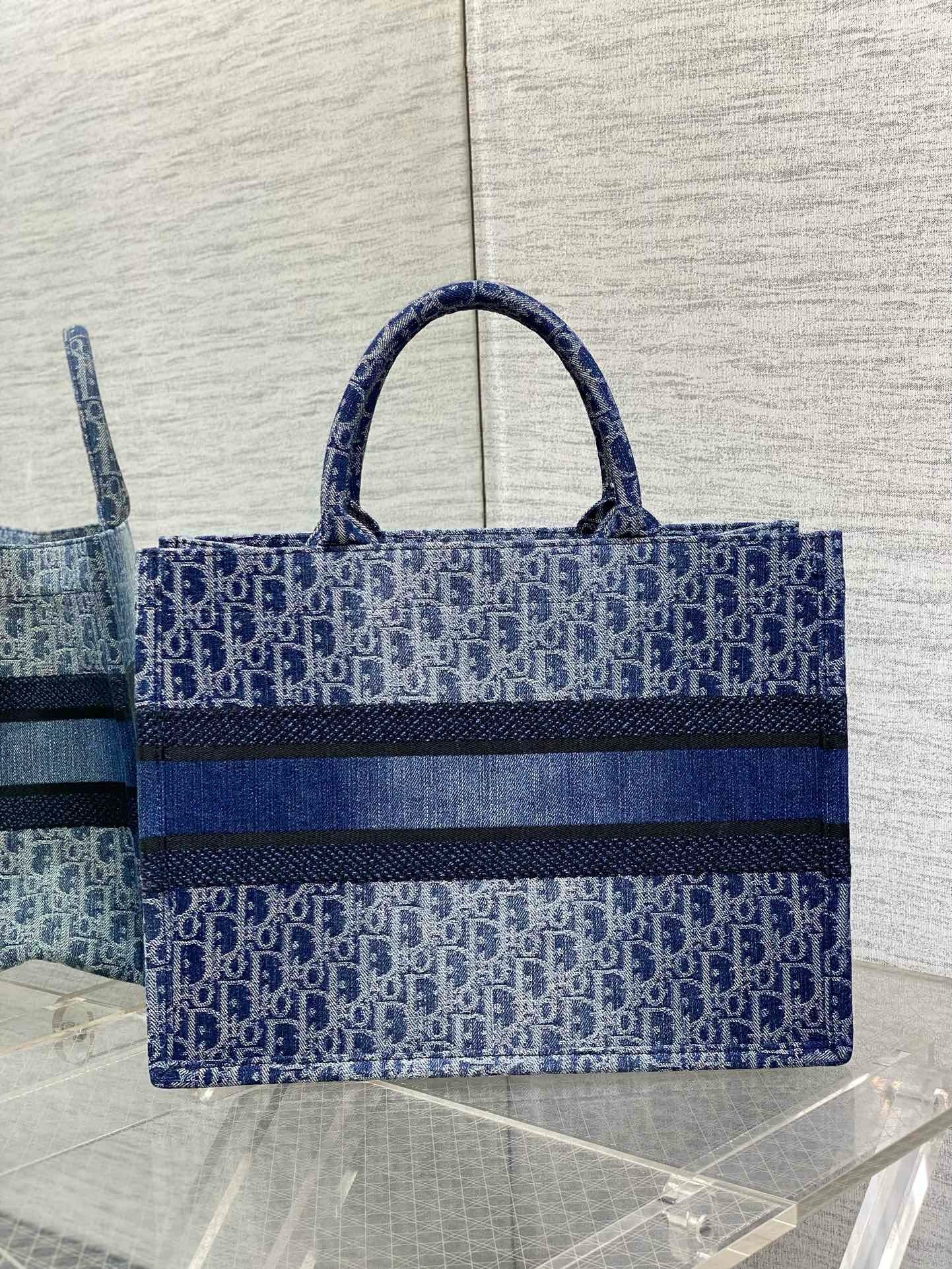 D*or large book tote bag in blue denim oblique jacquard